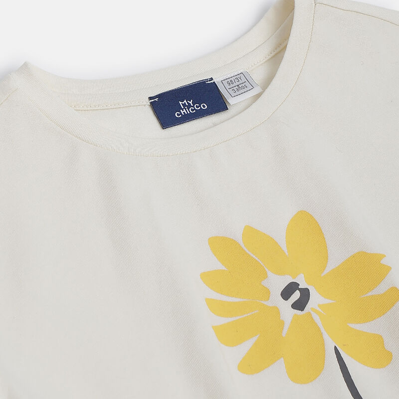 Girls Light Natural T-shirt with Short Pants image number 4